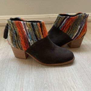 Toms Multicolor Woven Cuff Ankle Booties with brown Suede Toe size 8.5